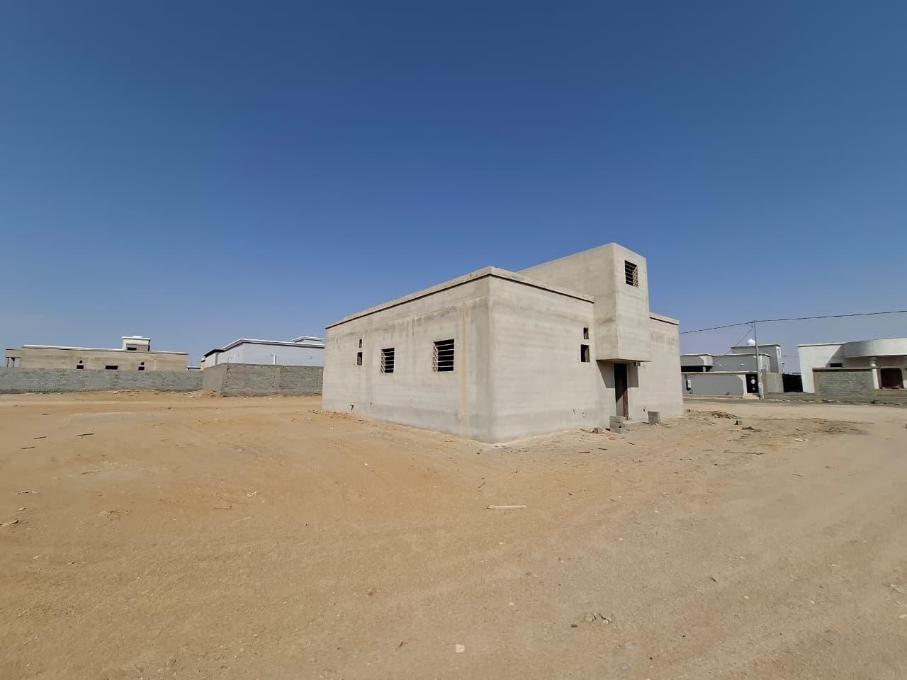 فيلا سكنية - حي 110/ 1427/ ع/ 9 - بمساحة 600 متر مربع - تثليث