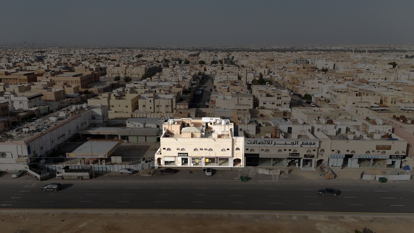 عمارة سكنية تجارية في حي الشفاء بمدينة الرياض بصك 310108008729