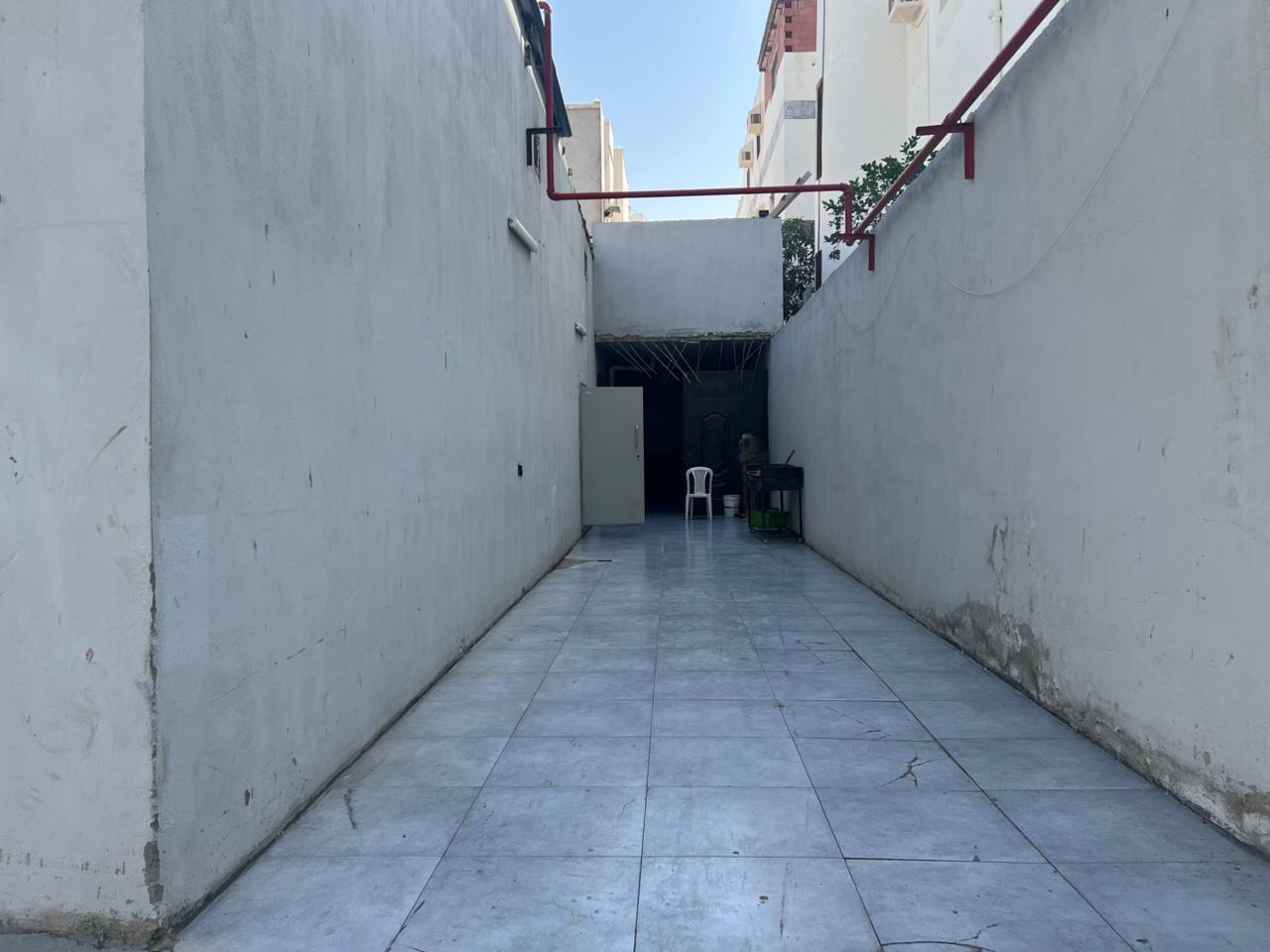 مبنى تجاري بمساحة 1000 م صك رقم 325413004207