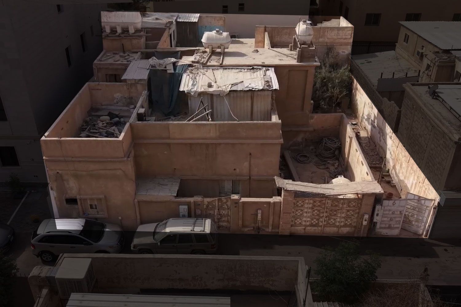 فلتين متلاصقتين سكنيتين بحي الضباط / صك رقم 810114044296 - 310106060222