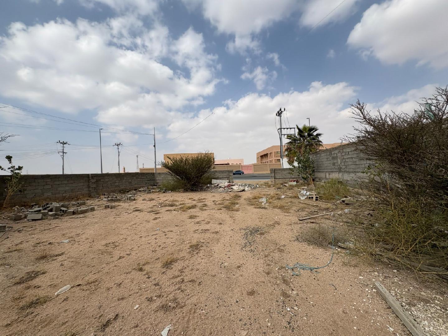 ارض علي شارعين سكنية بمساحة 695.41 م ( الطائف - قيا ) بصك رقم 960646000991