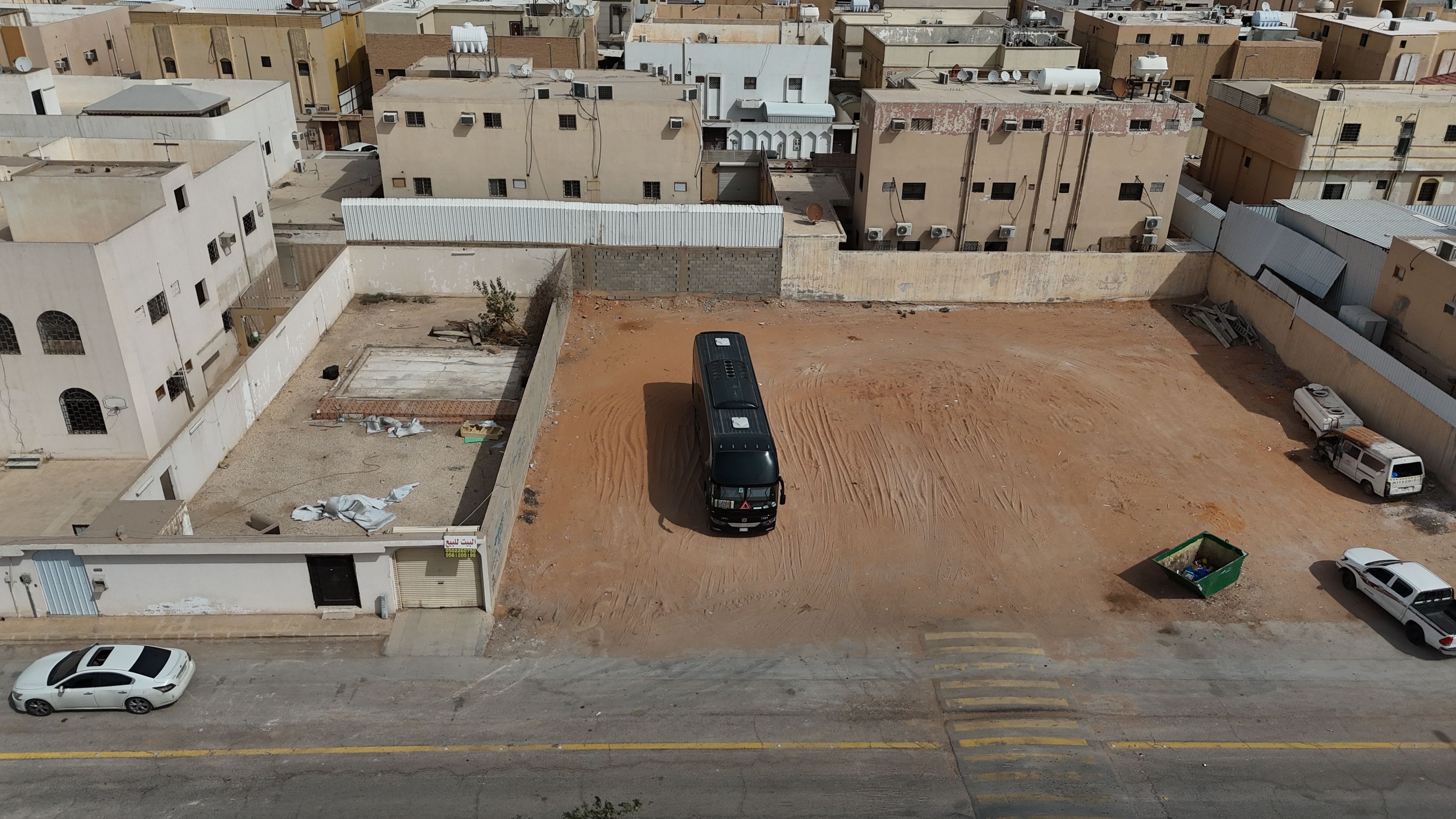 أرض سكنية تجارية بمساحة: 375م صك رقم (410120046930)