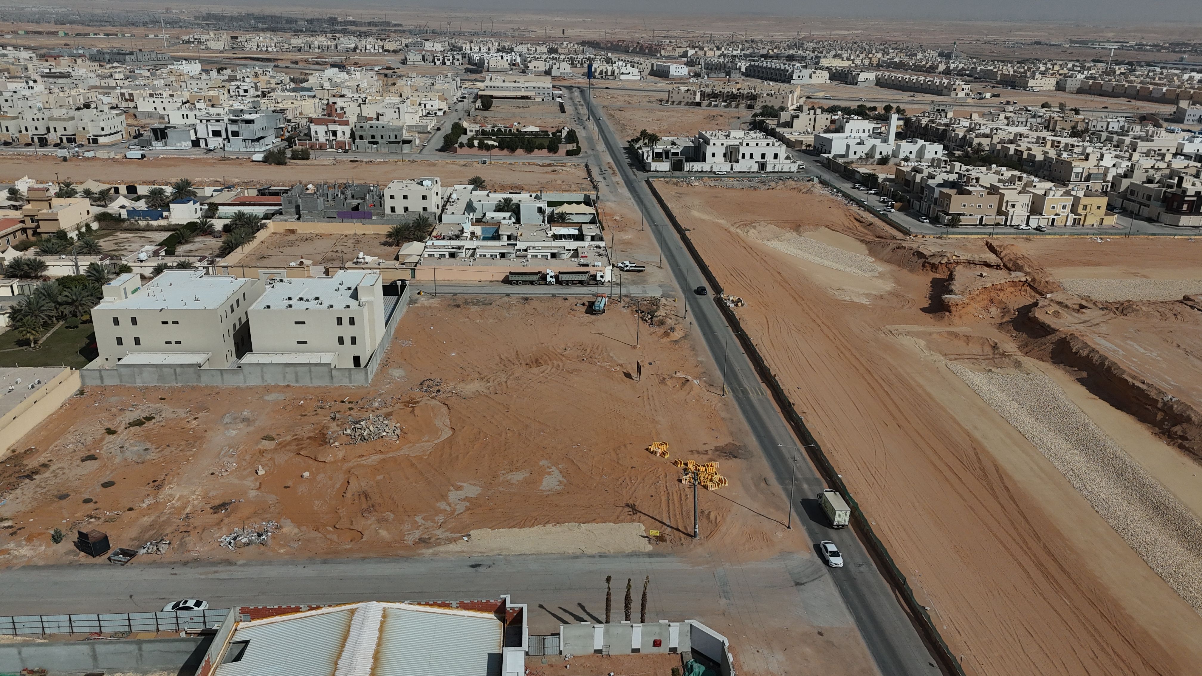 أرض سكنية (إستراحات) بمساحة: 2547م صك رقم (511015002072)