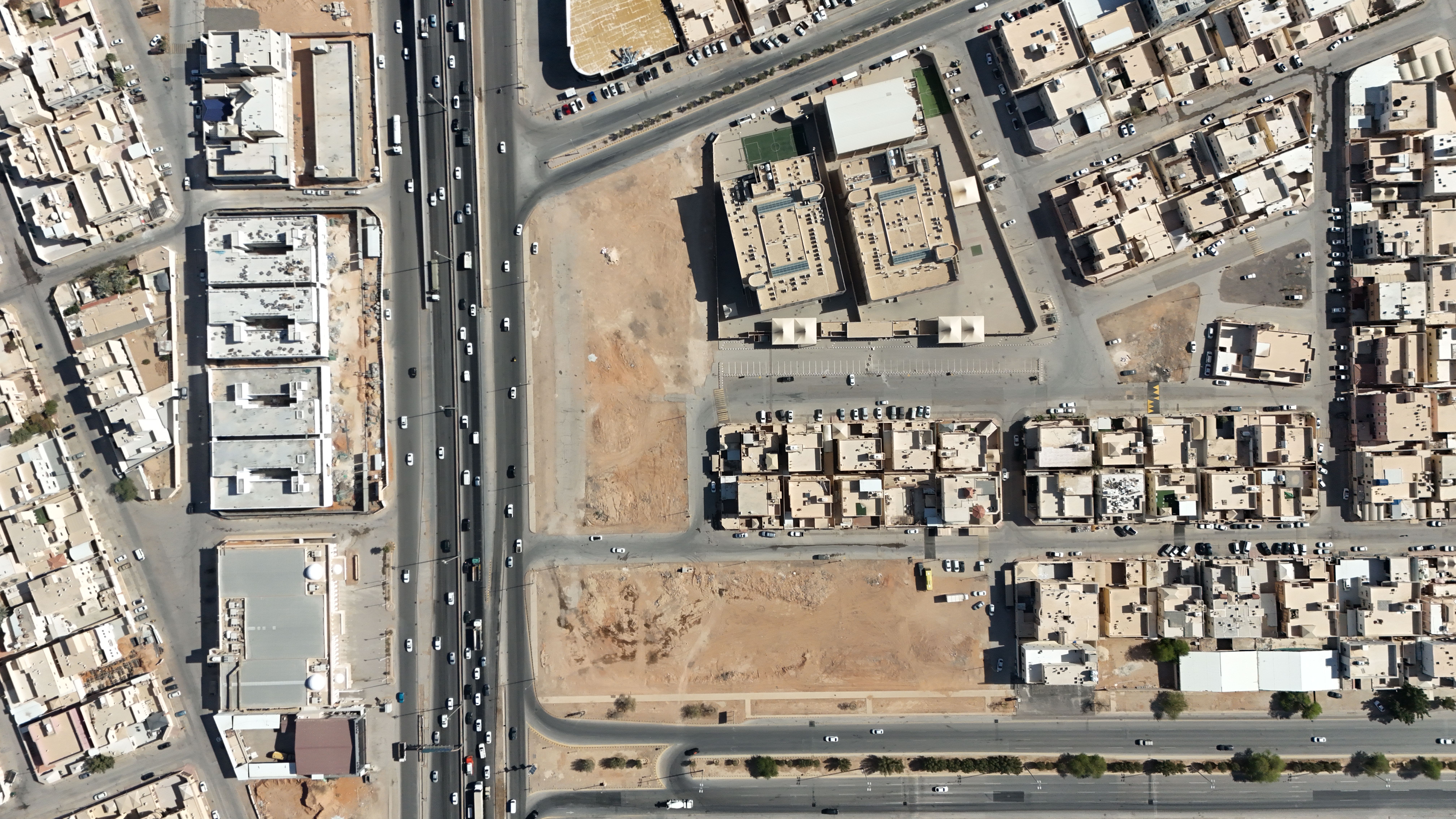 أرض ( بلكين ) 22 قطعة سكنية تجارية على طريق الجنادرية / المعيزلية / 19,184 م2 / الرياض / 360684002426