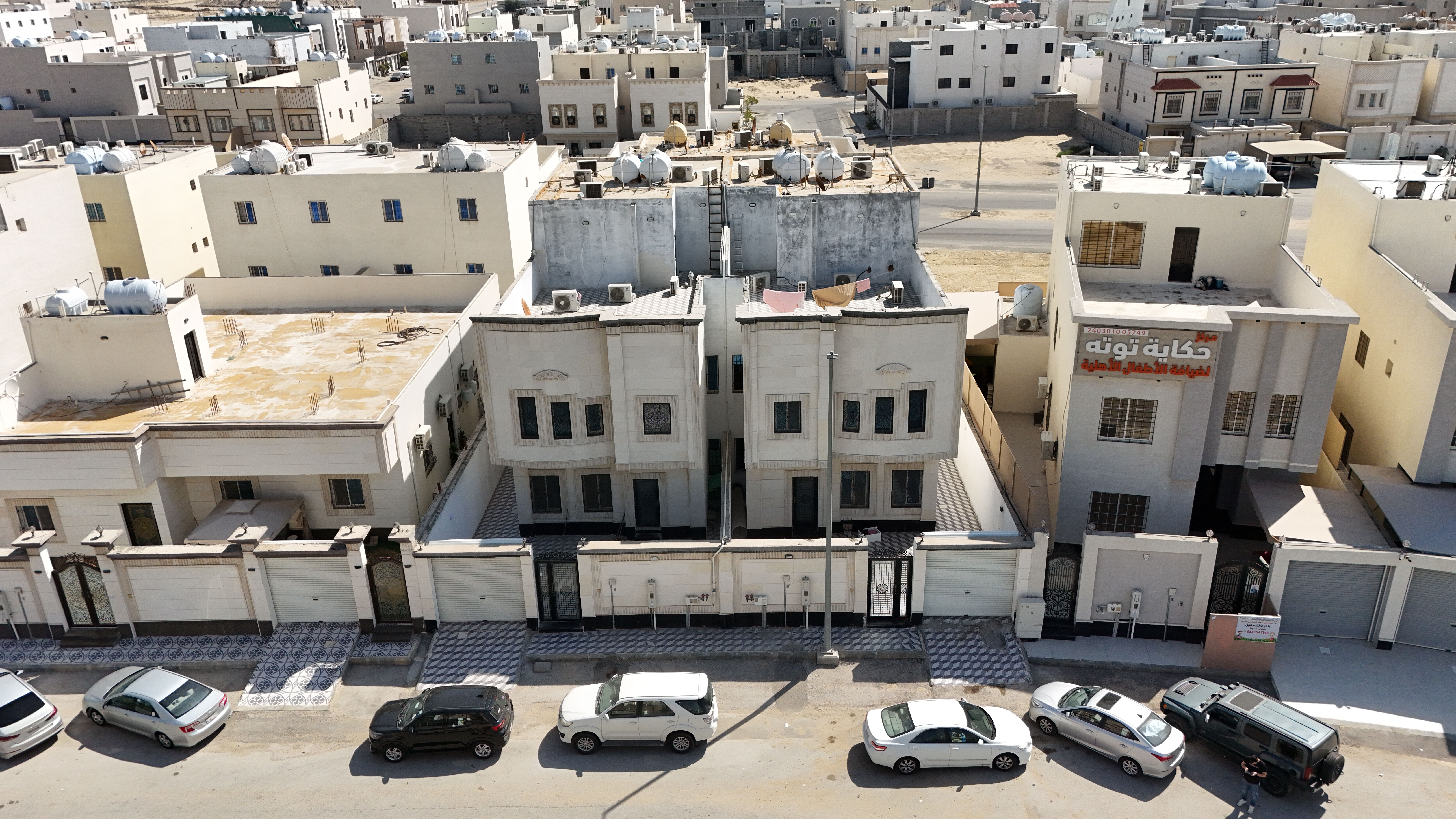 فيلا سكنية ( مؤجرة ) بحي ( ضاحية الملك فهد - الدمام ) بمساحة 250م بصك 394053000159