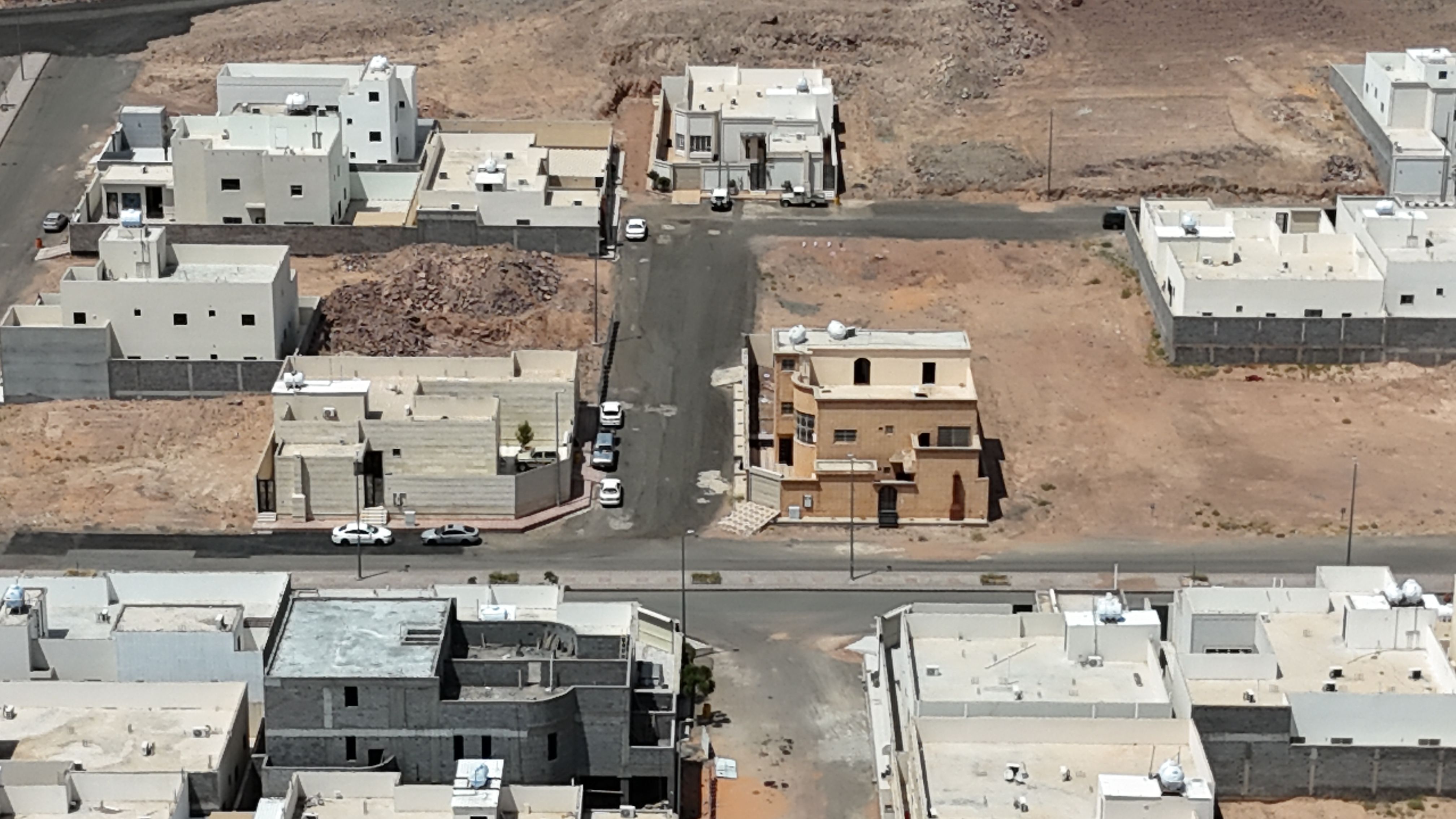 فيلا سكنية - حائل (حي شرق السويفله) - بمساحة 729.96م² - رقم الصك 360001391474