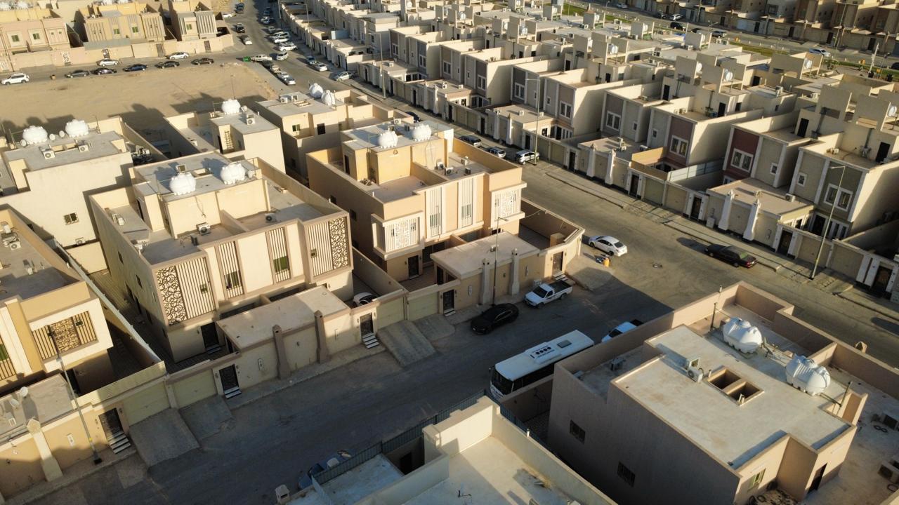 فيلا سكنية بحي طيبة بمدينة الرياض صك رقم / 8483682805100000