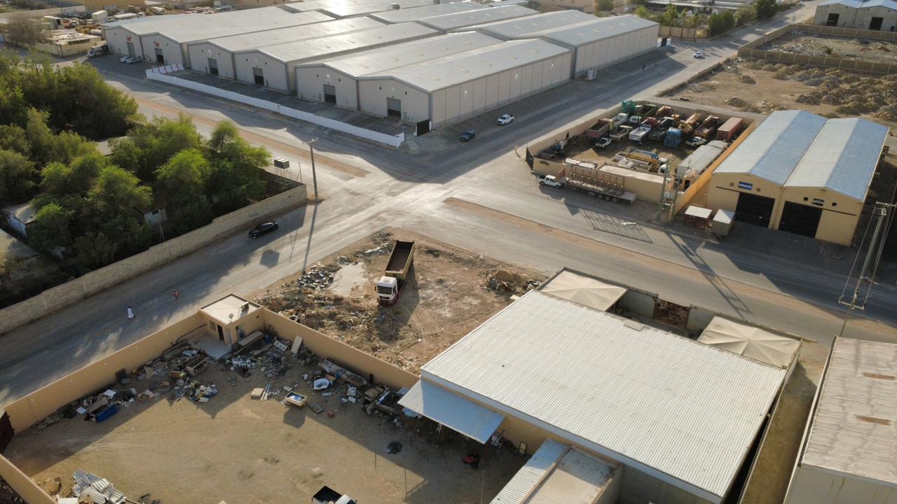 أرض تجارية بواجهتين شمالية غربية بحي الغنامية بمدينة الرياض صك رقم / 8545972240500000