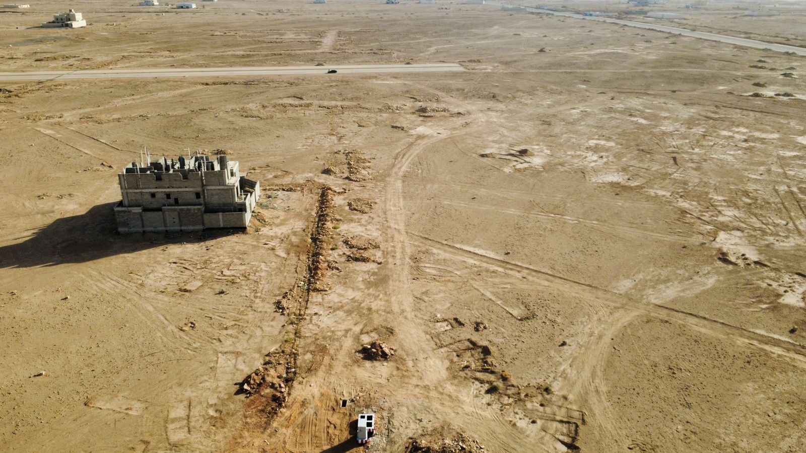 أرض سكنية بواجهة شرقية بحي عريض بمدينة الرياض صك رقم / 9950203115300000