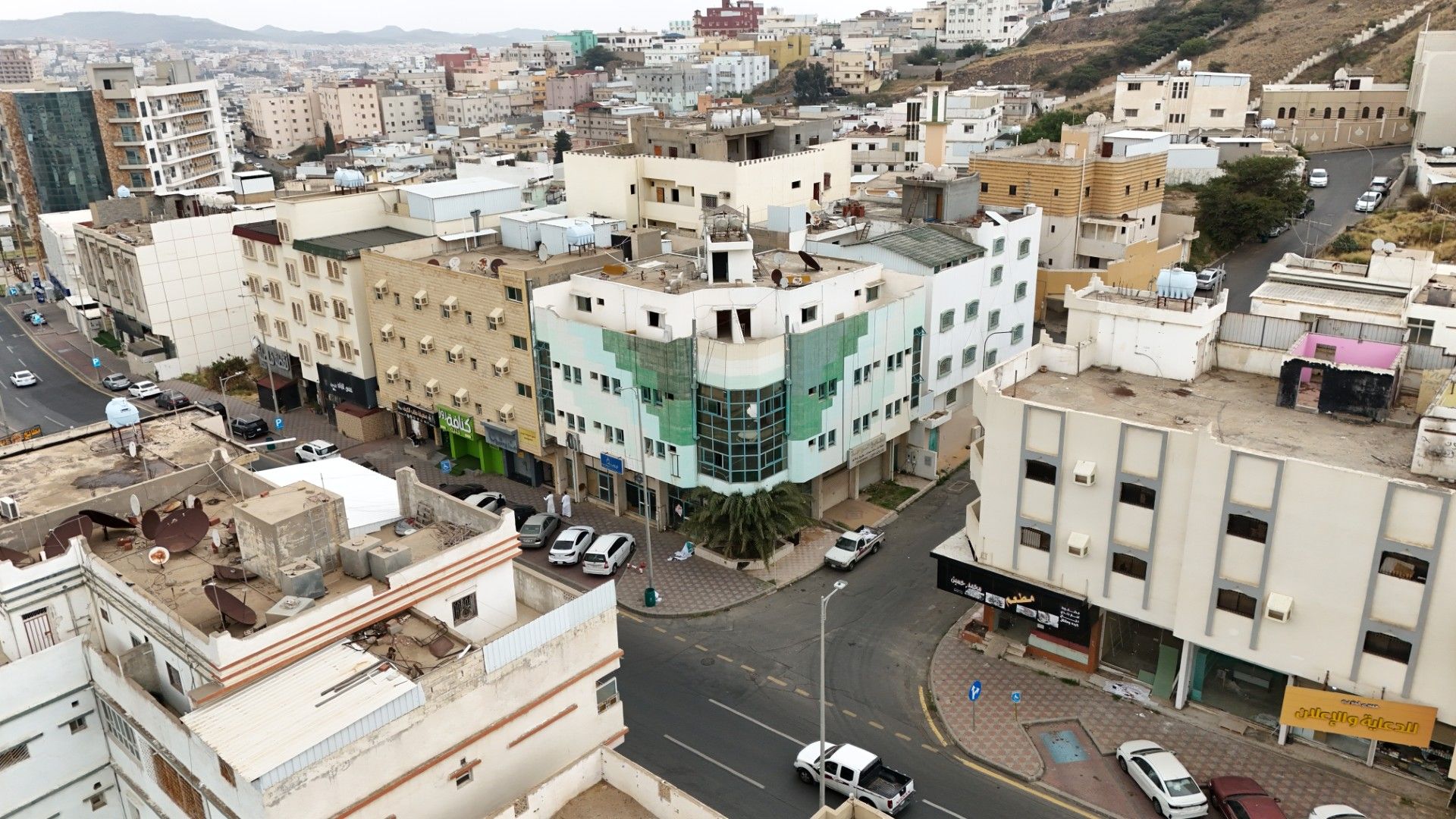 أرضين فضاء وعمارتين سكنية تجارية بمساحة 1547.81م2 - ابها ( رقم الصك : 760613002908)