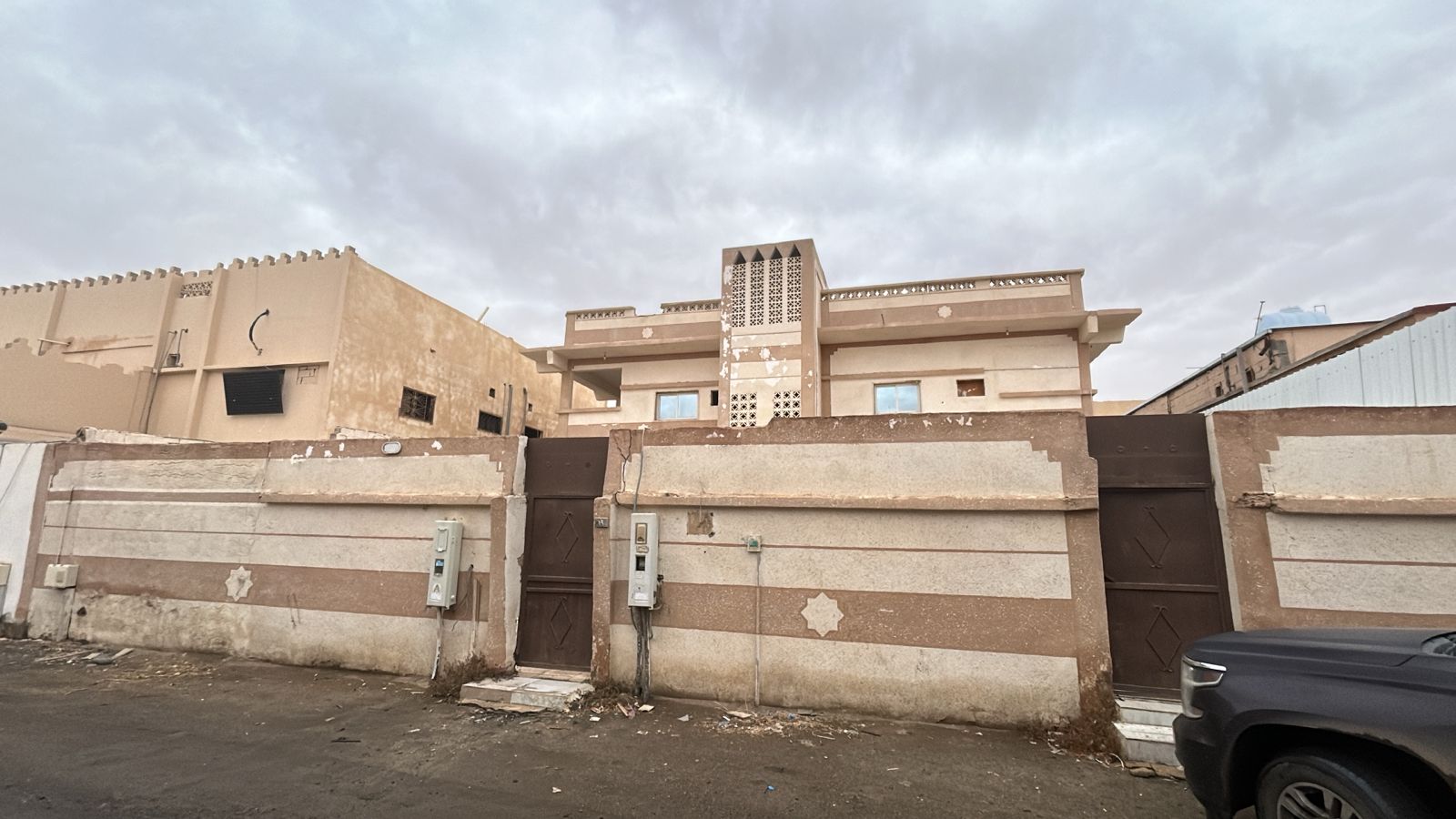 عمارة سكنية بمساحة : 463.2 م صك رقم (299902002218)