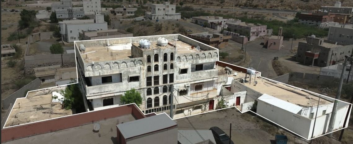 عمارة سكنية في مدينة قلوة بمساحة 1001.47م بدون رقم قطعة صك رقم 875301000900