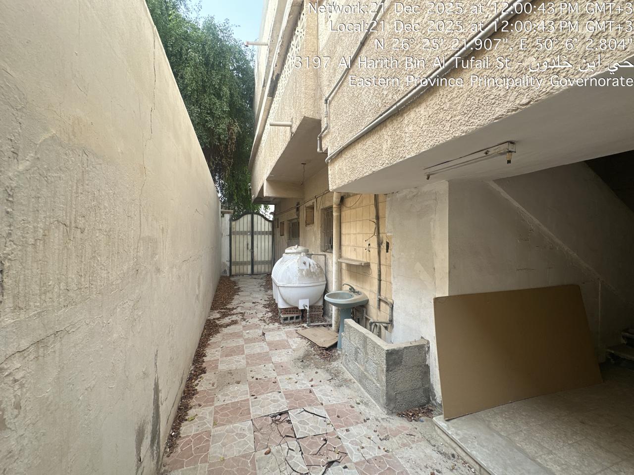 عمارة سكنية بحي ( بن خلدون - الدمام ) بمساحة 325,22 م - بصك 930115009469