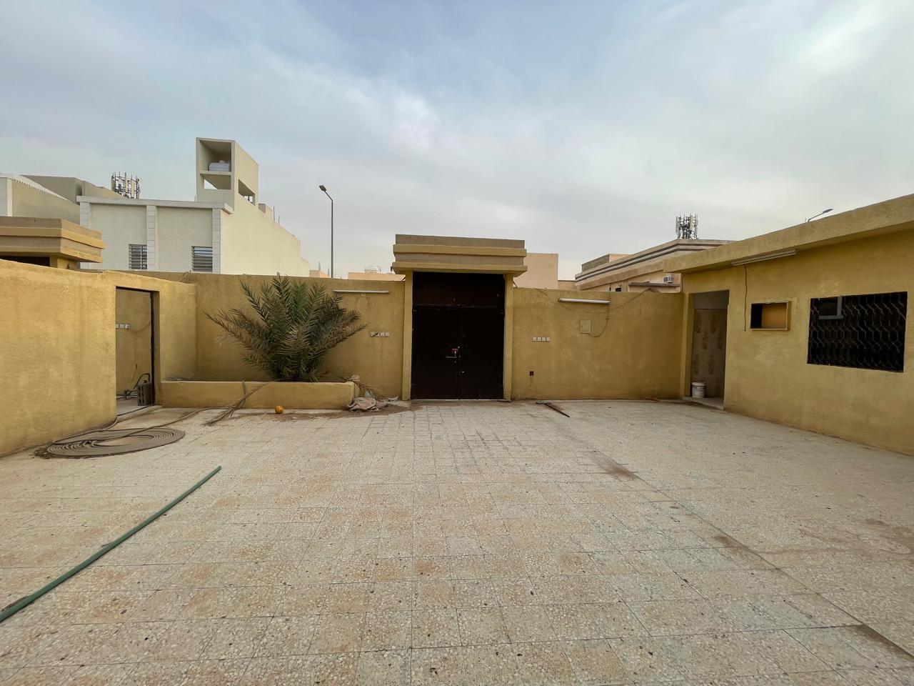 فيلا بحي السعادة بمساحة 650 متر مربع - 710194000262