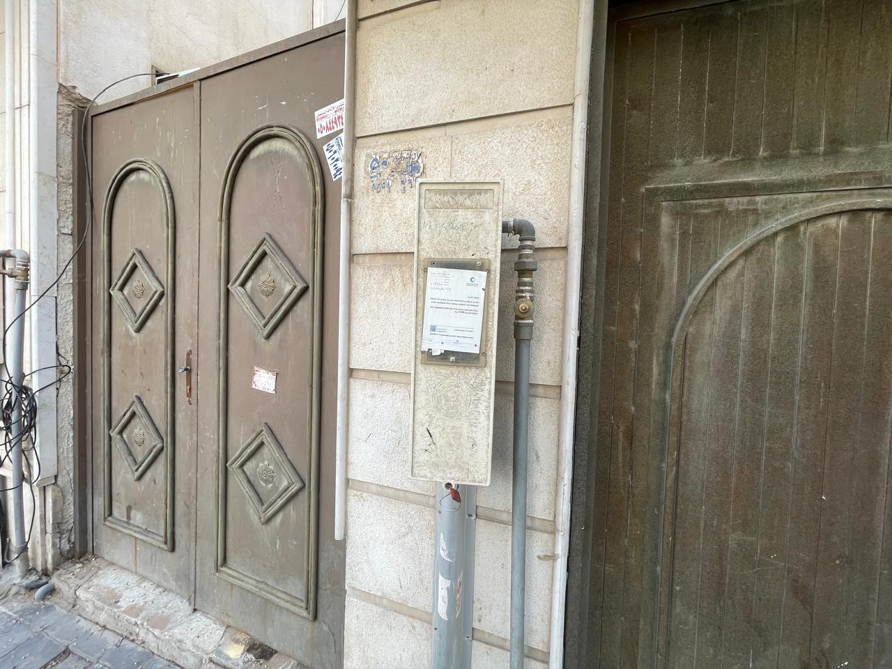 عمارة سكنية تجارية بمساحة :849م صك رقم (360603002483)