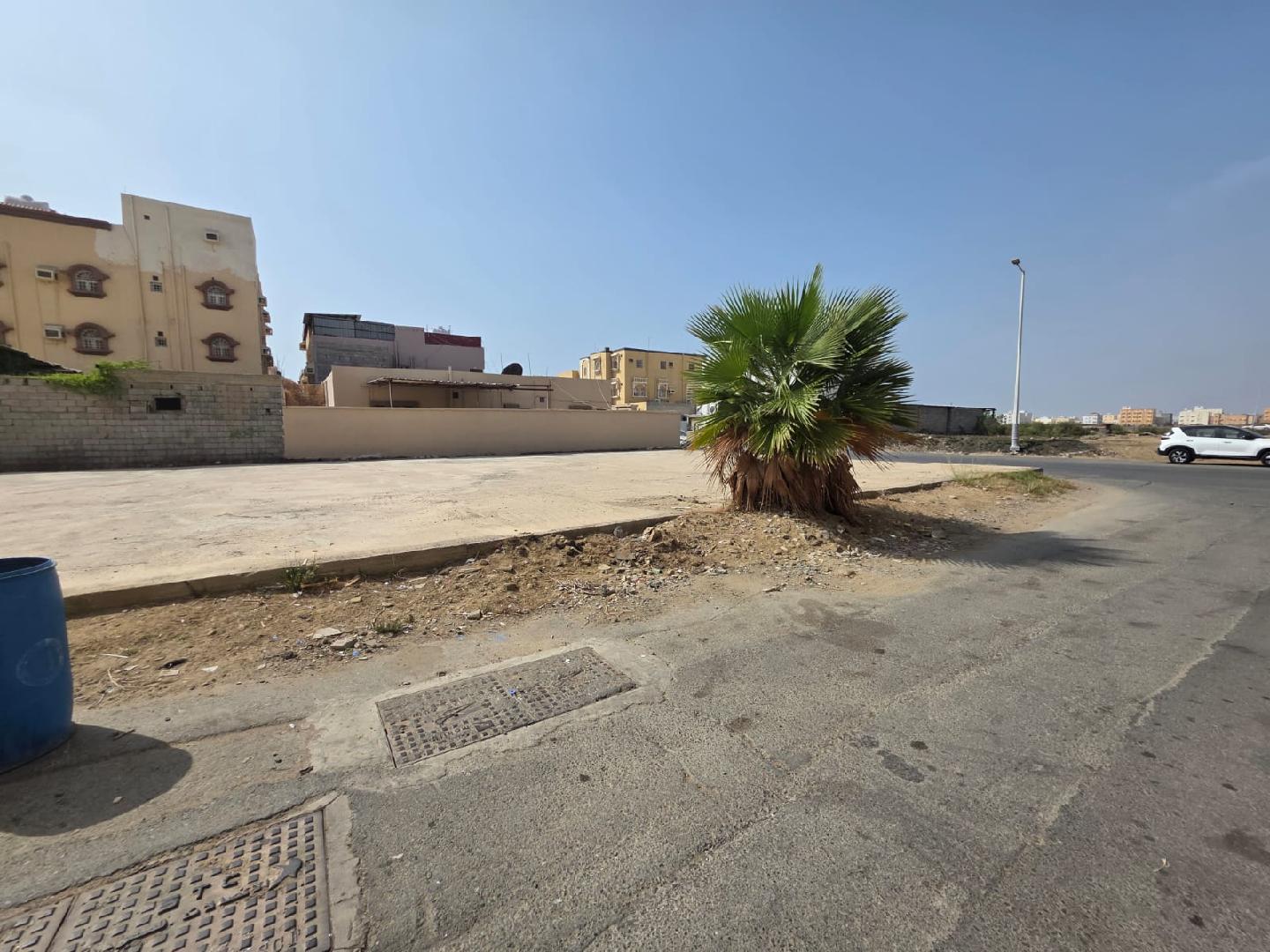 أرض سكنية على شارعين بمساحة 400 م ( جيزان - الروضة ) بصك 372011008722
