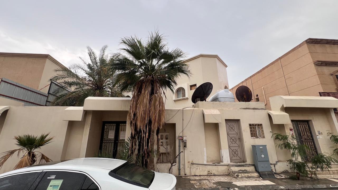 فيلا سكنية حي العزيزية بالخبر صك 330210008494