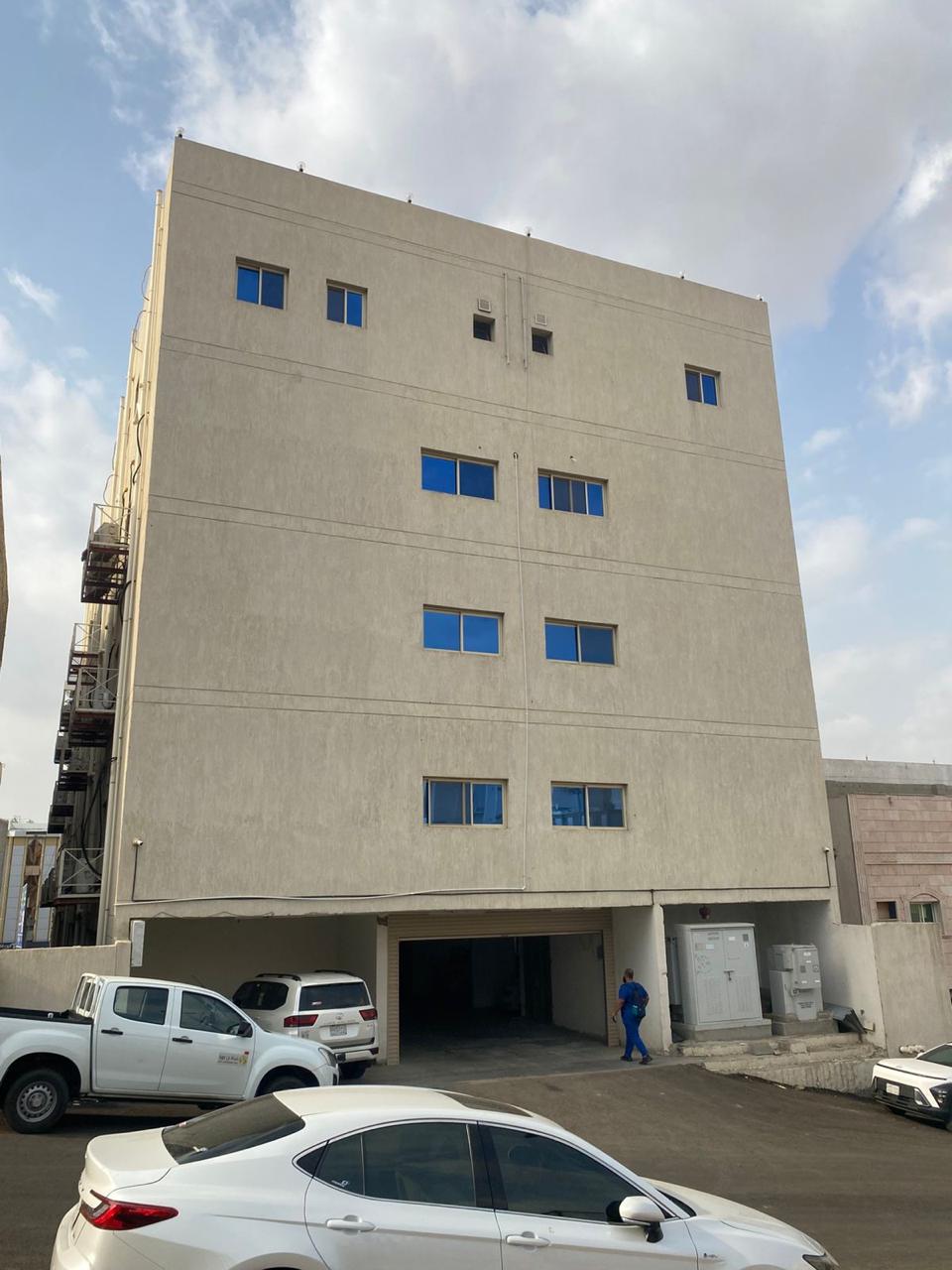 عمارة تجارية سكنية في حي الشوقية بمكة المكرمة