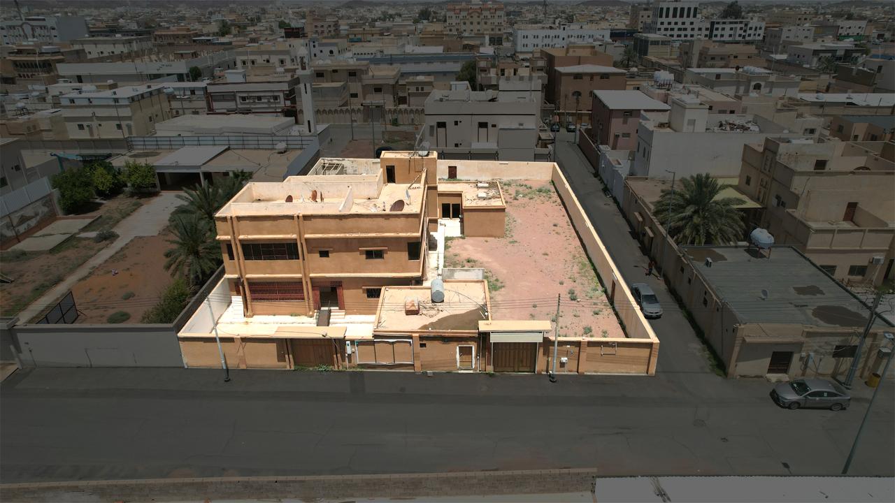 فيلا سكنية بمساحة 1606م صك رقم 242108024214
