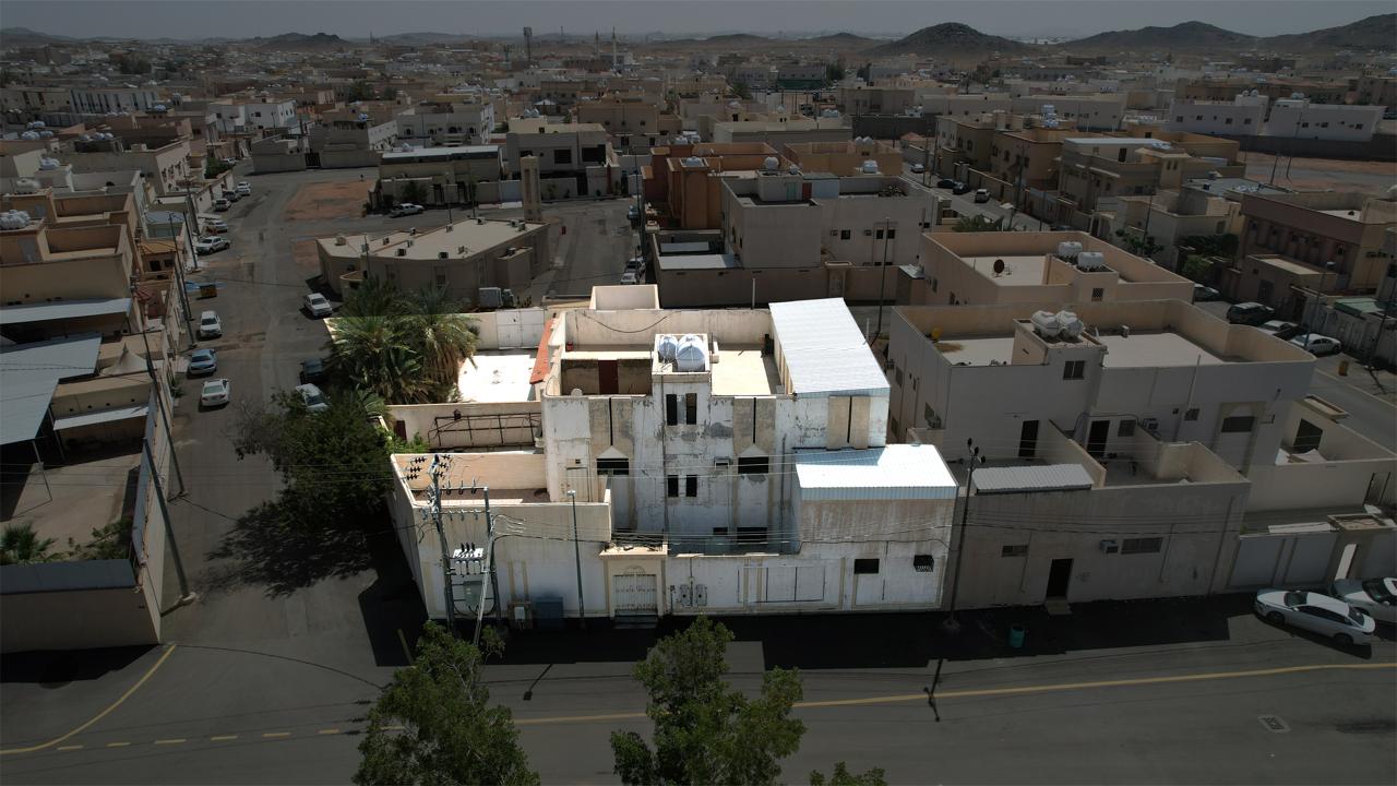 فيلا سكنية بمساحة 1043.88م صك رقم 842110017201 / 742110018053