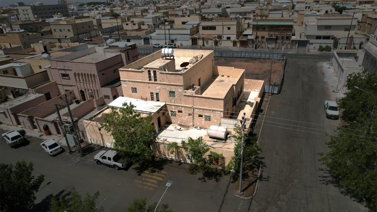 فيلا سكنية بمساحة 563.2م صك رقم 360625005187