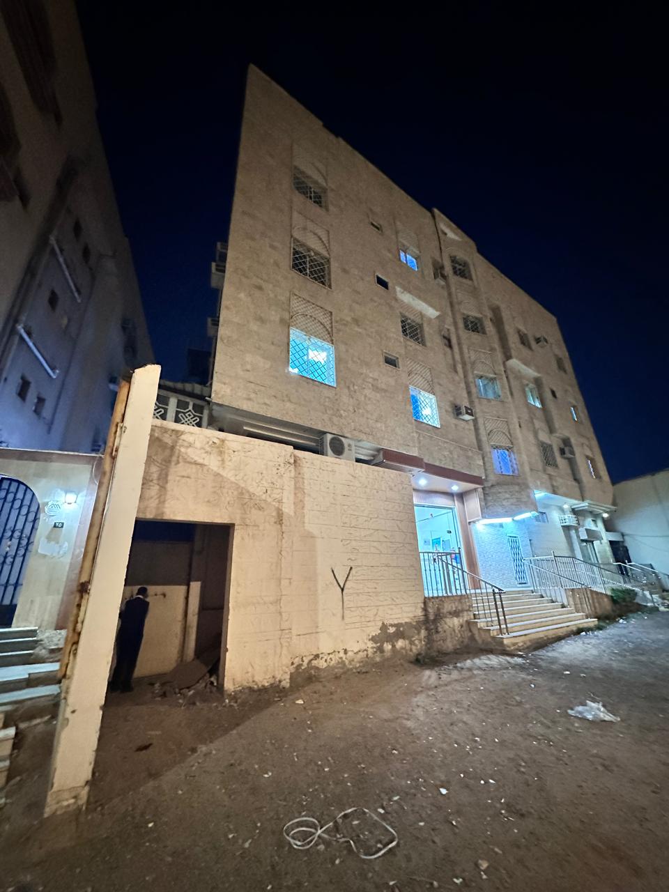 عمارة سكنية تجارية حي العنابس - 360001230573
