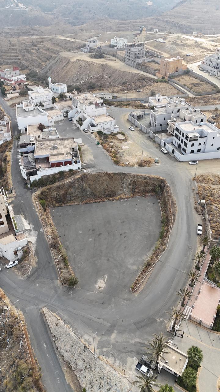 أرض بحي العثربان بصك 371411002061