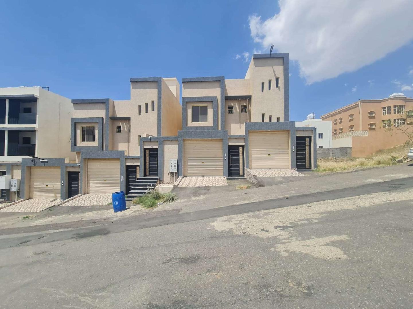 شقة سكنية في الدور الأرضي بحي المحالة بمدينة أبها صك رقم / 395024017695