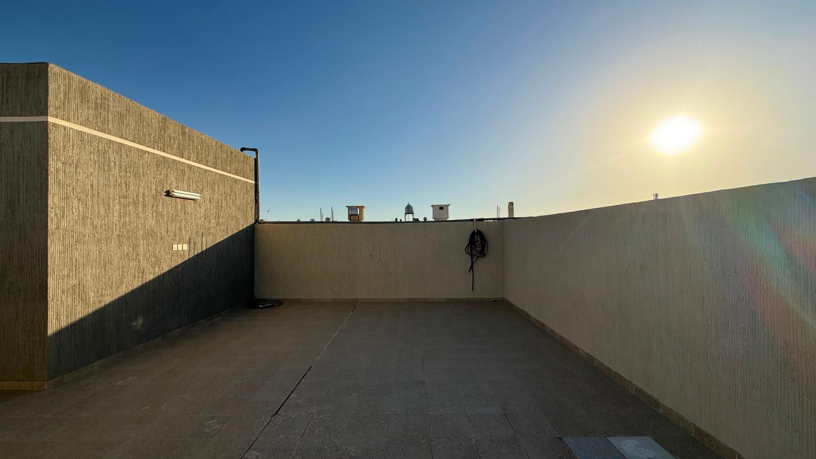 شقة سكنية حي البوادي رقم صك (795707000504)