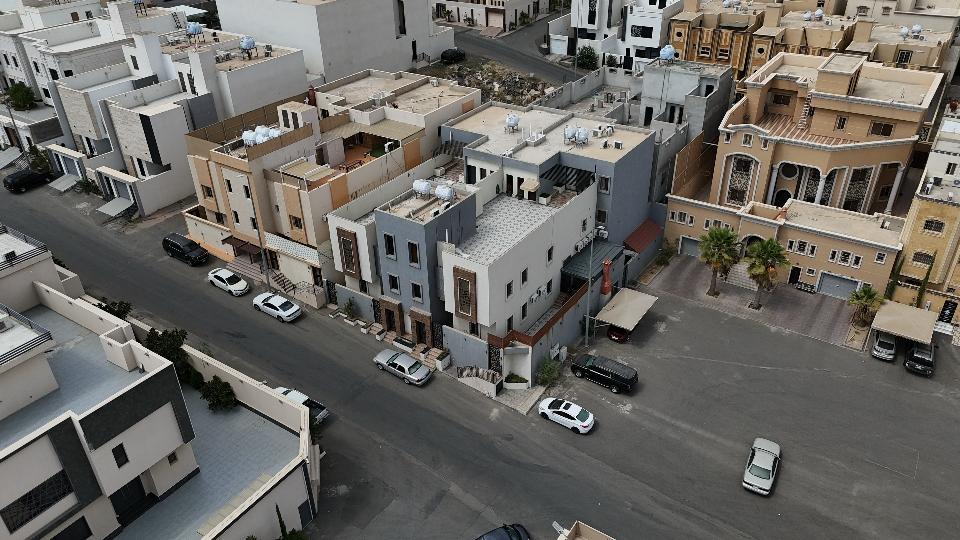 شقة سكنية بحي الطرفة بمدينة خميس مشيط صك رقم / 971706006266