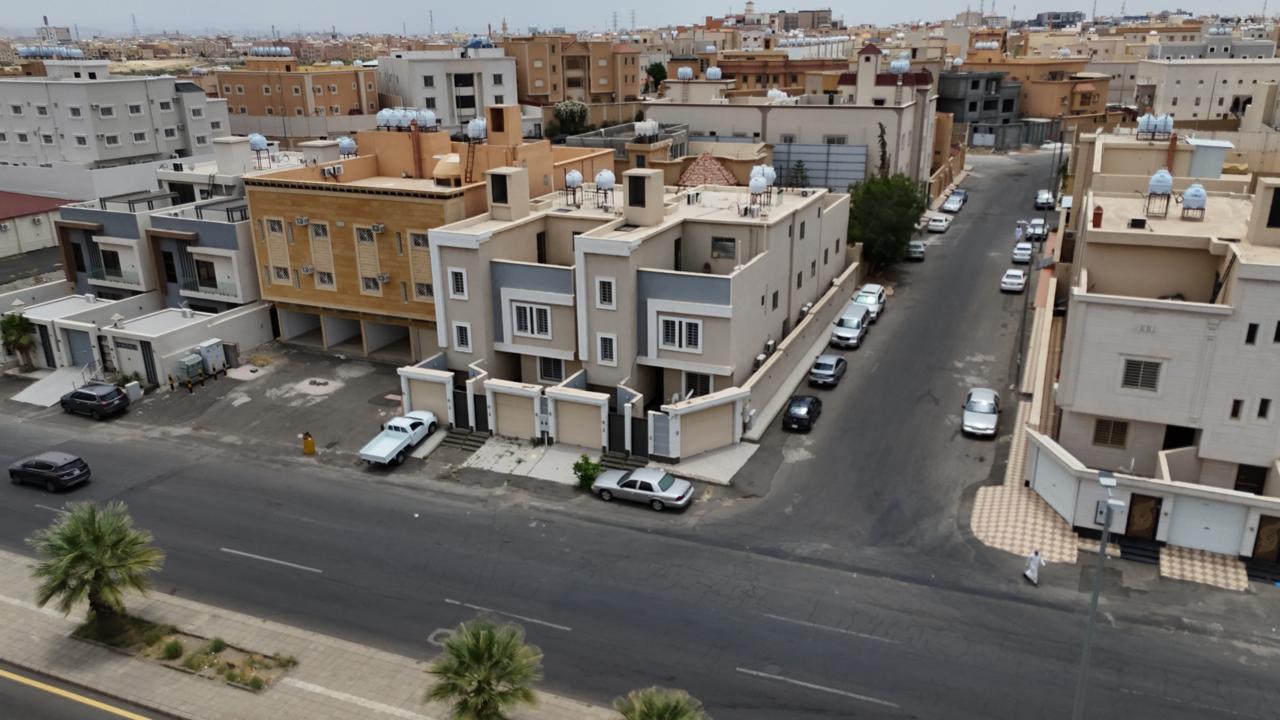 شقة أرضية بحي الشرف بمدينة خميس مشيط صك رقم / 395106007943