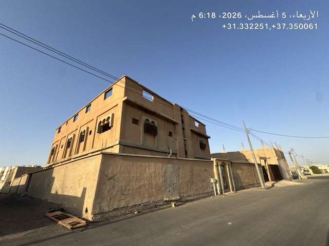عمارة سكنية تجارية بالحارة الشمالية بالجهة الشرقية بمساحة:1478.5م صك رقم(341905001945)