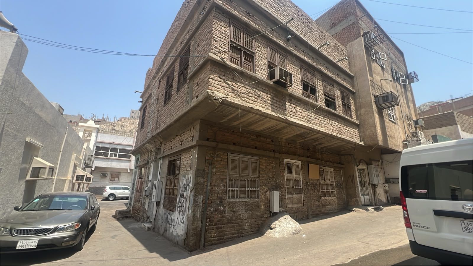 بيت شعبي بحي العتيبية اللصوص بمدينة مكة المكرمة صك رقم / 460622002713