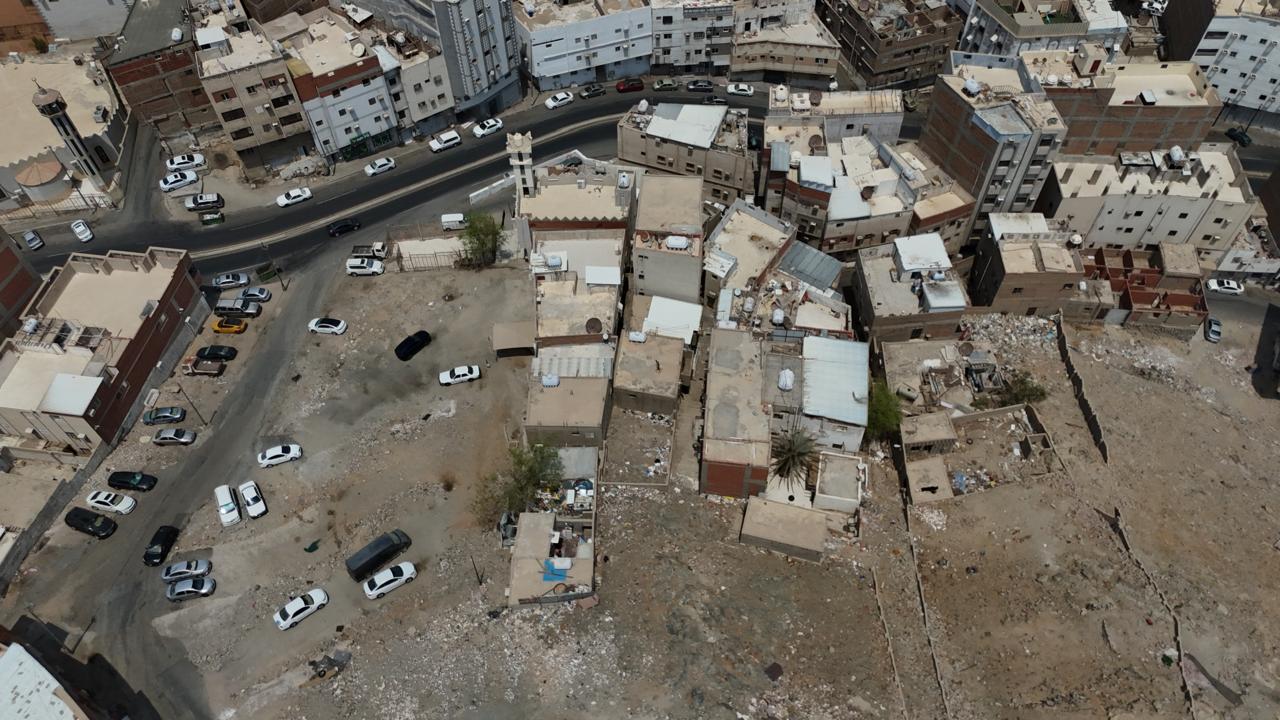 ارض سكنية بواجهة شرقية بمدينة مكة المكرمة صك رقم / 420121016379