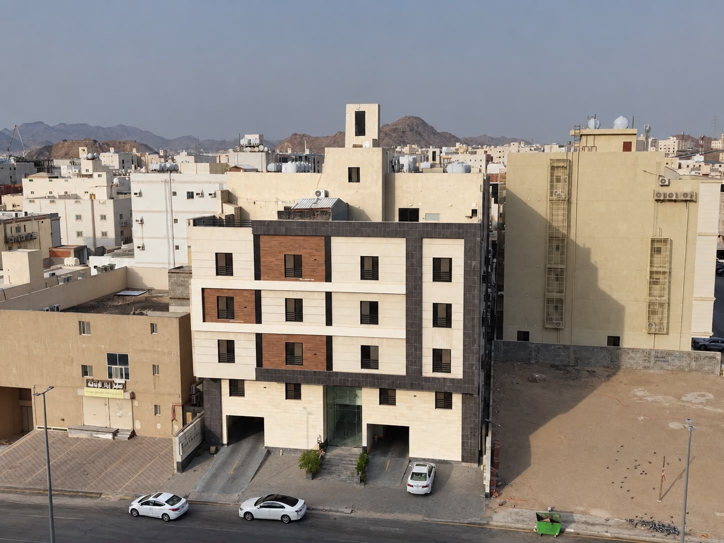 شقة سكنية في الدور الرابع بحي العدل بمدينة مكة المكرمة صك رقم / 860002897445