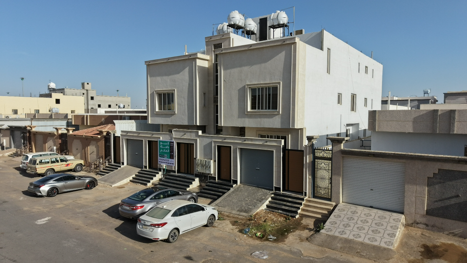شقة سكنية في الدور الاول صك رقم 395708003910