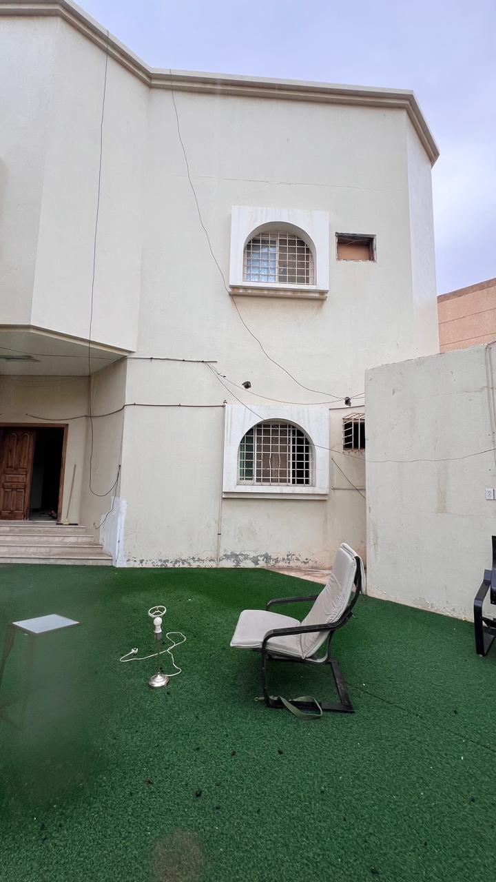 فيلا سكنية في حي العزيزية (الجسر) صك رقم 330210008494