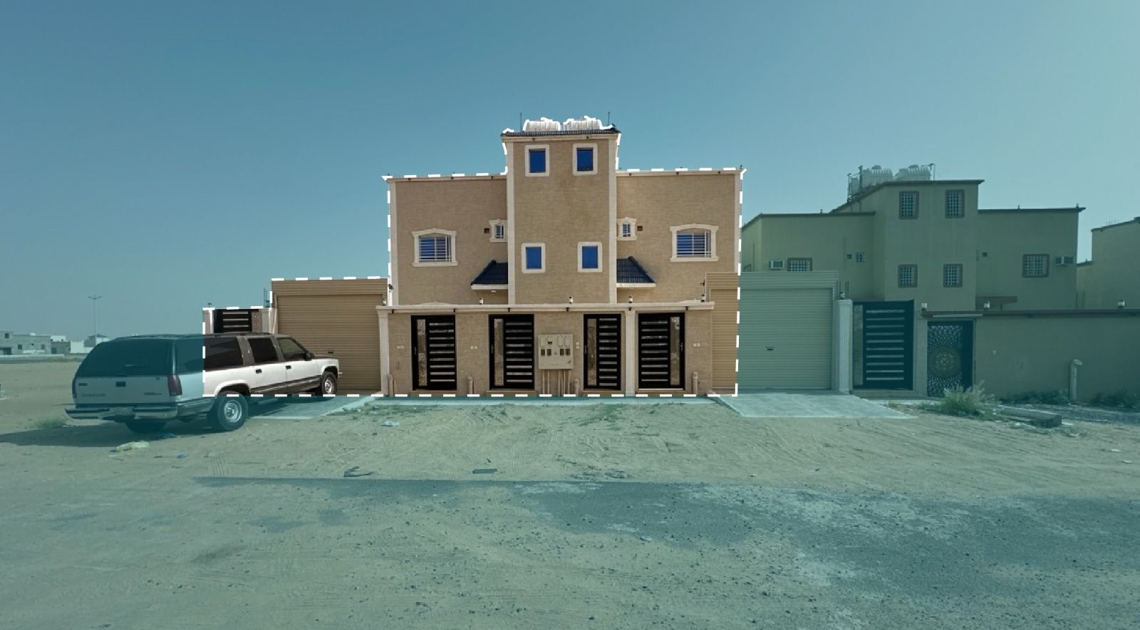شقة سكنية في حي شرق المطار / ج بمساحة 220.11م قطعة رقم 534 صك رقم 995024027893
