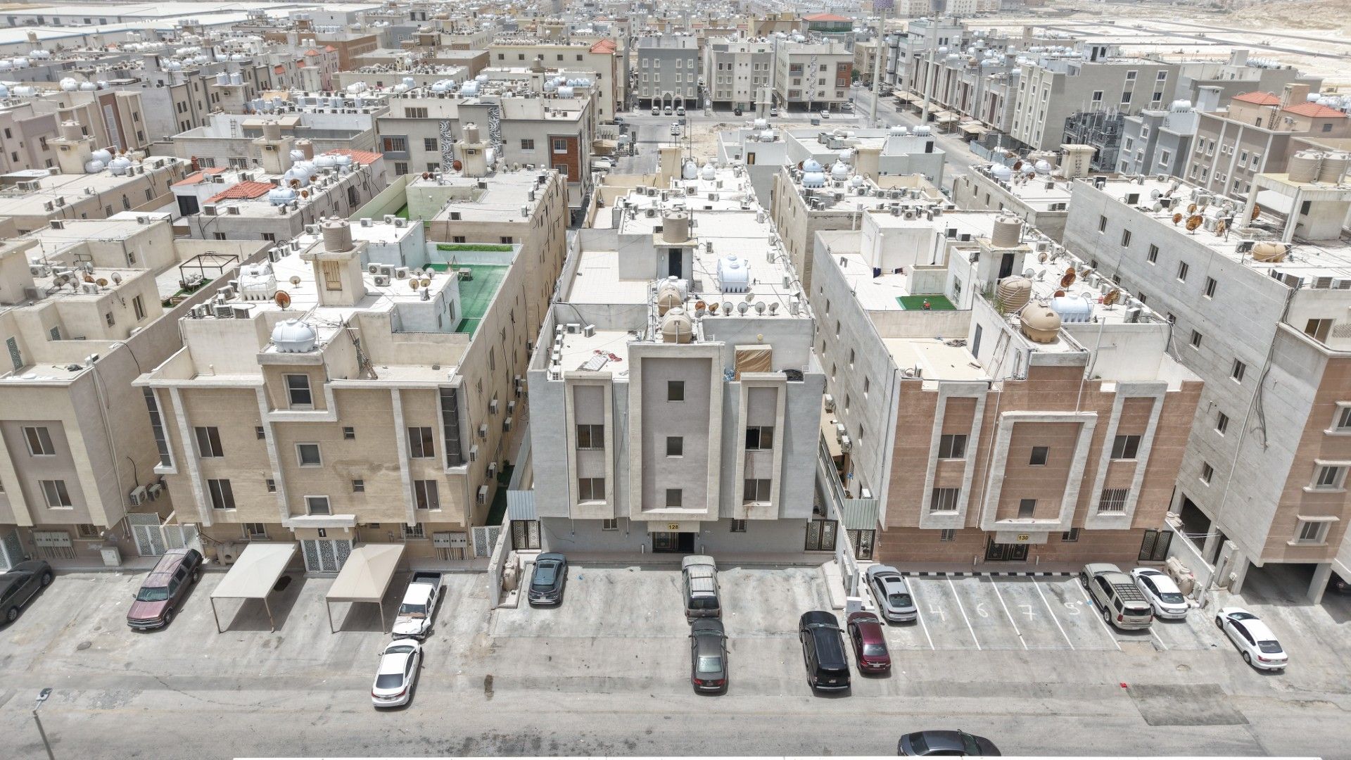 شقة سكنية بمساحة 206.33م2 , حي الشعلة -الدمام , رقم الصك : 394736000421