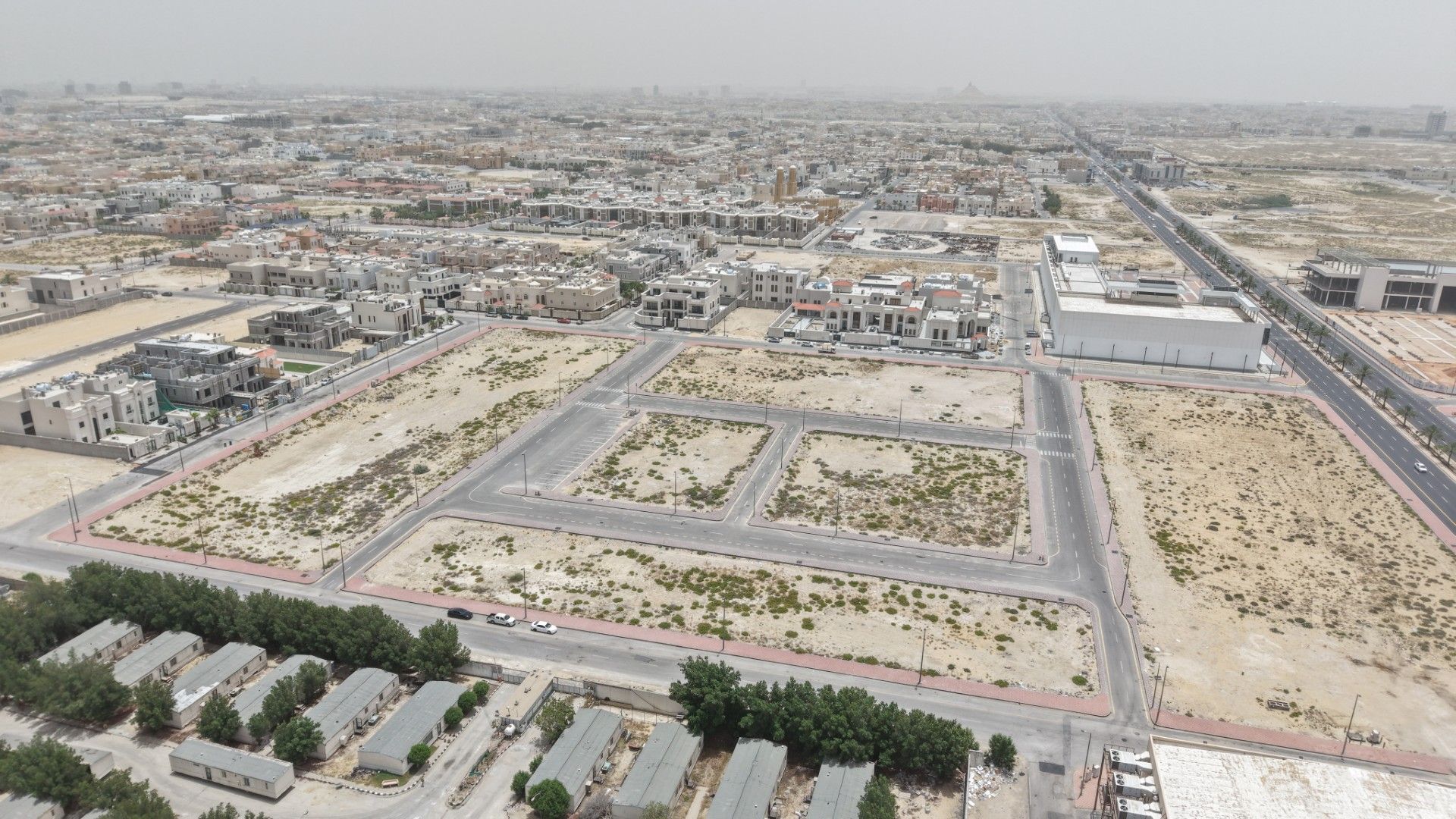 أرض سكنية بمساحة 38400م2 (البيع مشاع بنسبة 33.33% ) حي الفيصلية الدمام , رقم الصك : 230109018798