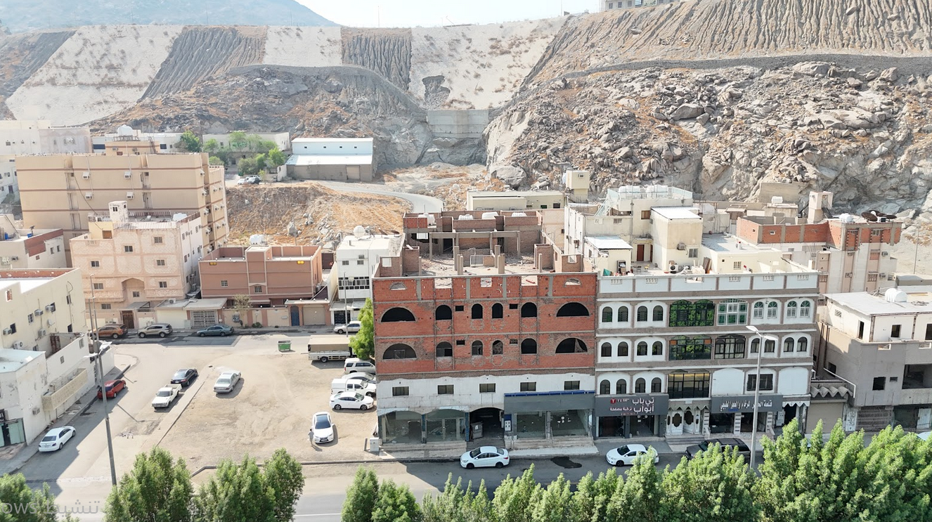 عمارة تجارية سكنية بحي الامير احمد بكدي / رقم الصك 560624000861