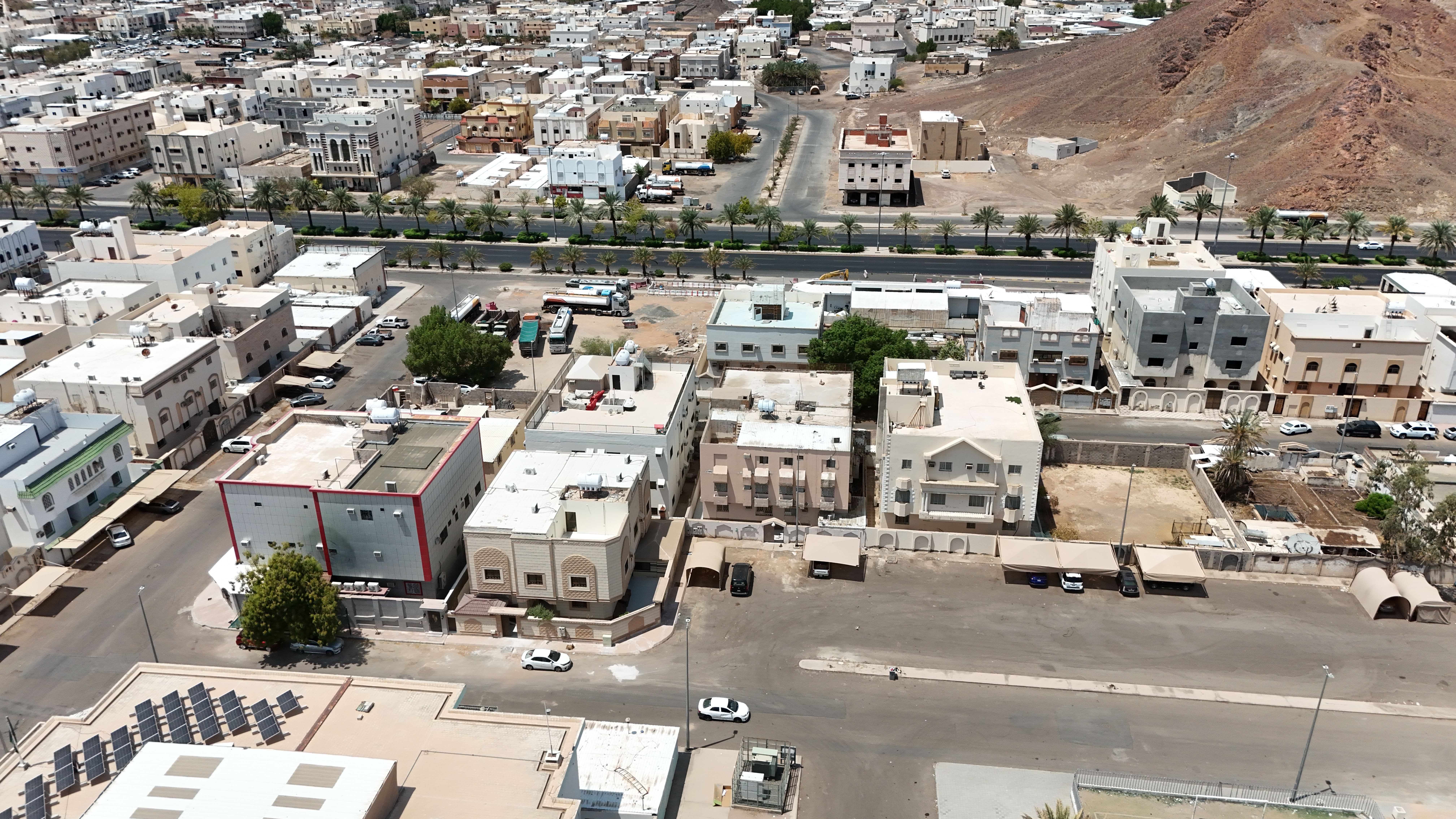 عمارة سكنية حي جزع العيون - 2077025908400000