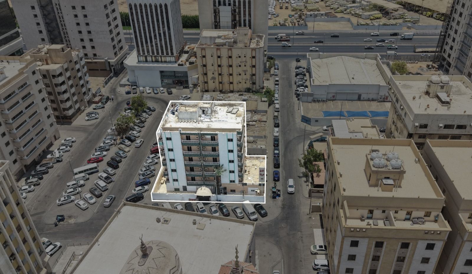 عمارة سكنية في حي الشرفية بمساحة 600م قطعة رقم 87 صك رقم 360669005016
