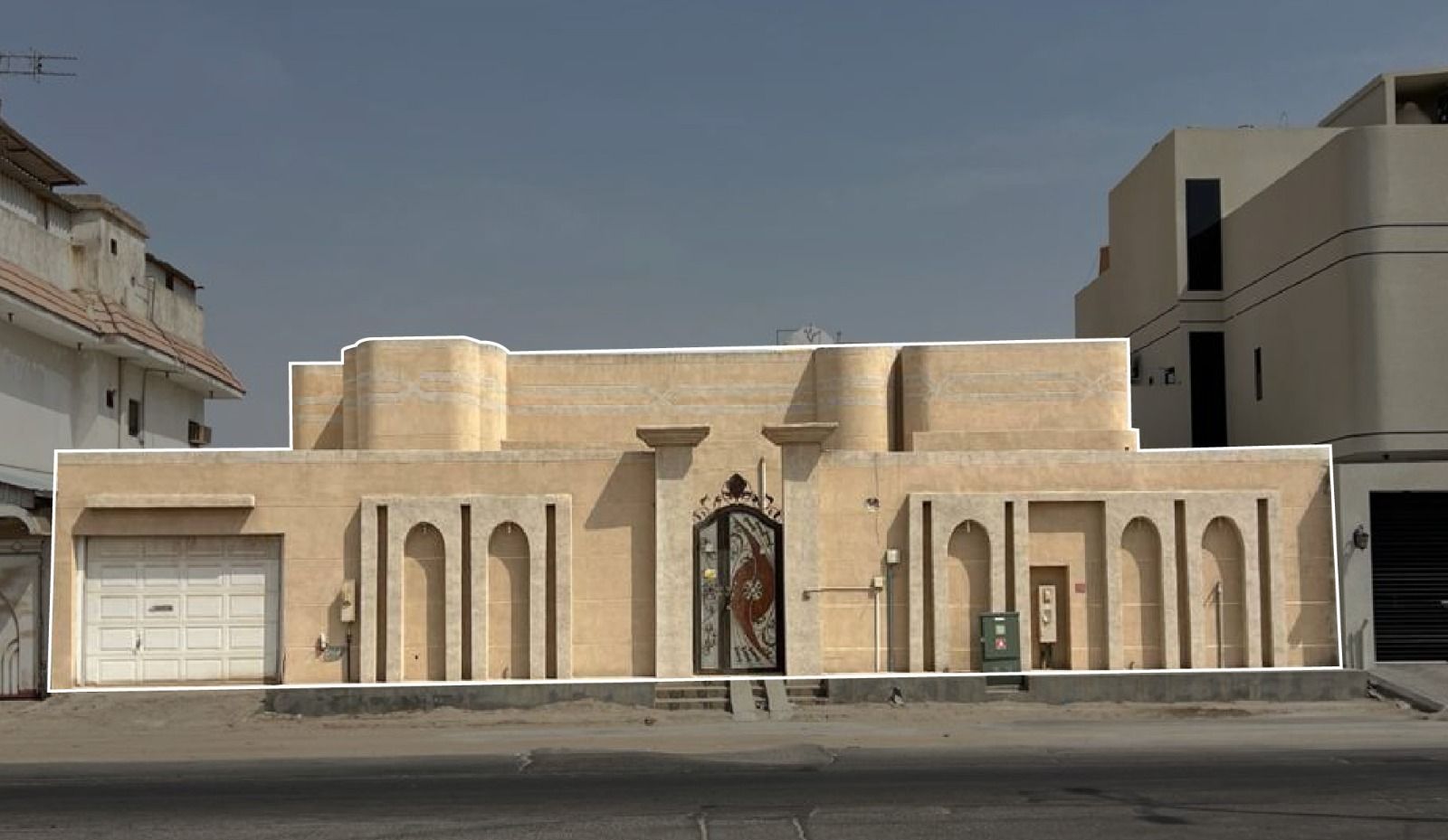 فيلا سكنية في حي منسوبي التعليم الأول بمساحة 460م قطعة رقم 206 / د صك رقم 360653014173