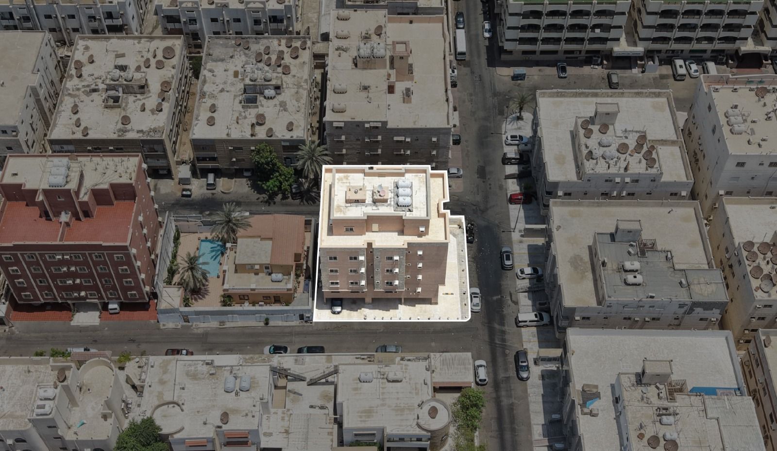 عمارة سكنية في حي العزيزية بمساحة 500م قطعة رقم 195 صك رقم 460676007232