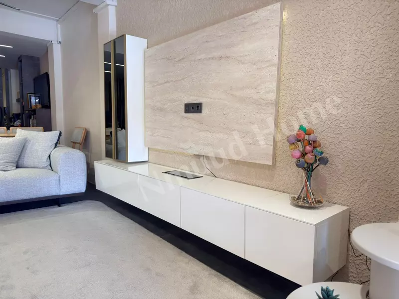 Vena Outlet Televizyon Ünitesi