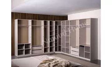 Eva Giyinme Dolabı