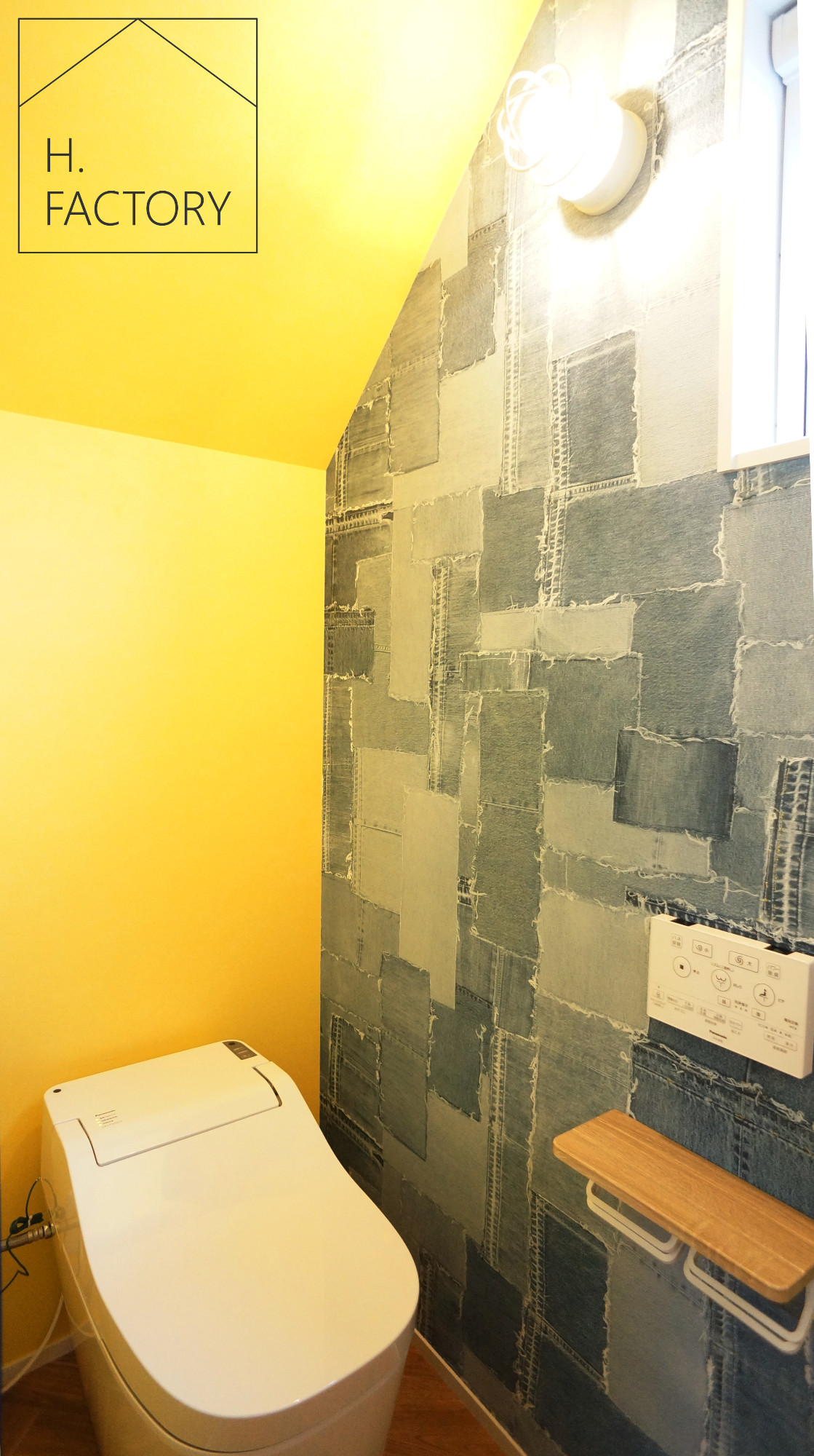 インダストリアル・ブルックリンスタイルなトイレの実例写真