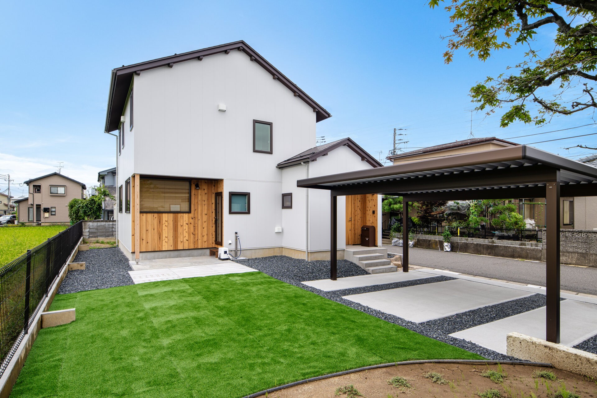 鳥屋野潟をのぞむ家【小張木の家】の庭・デッキ・縁側写真