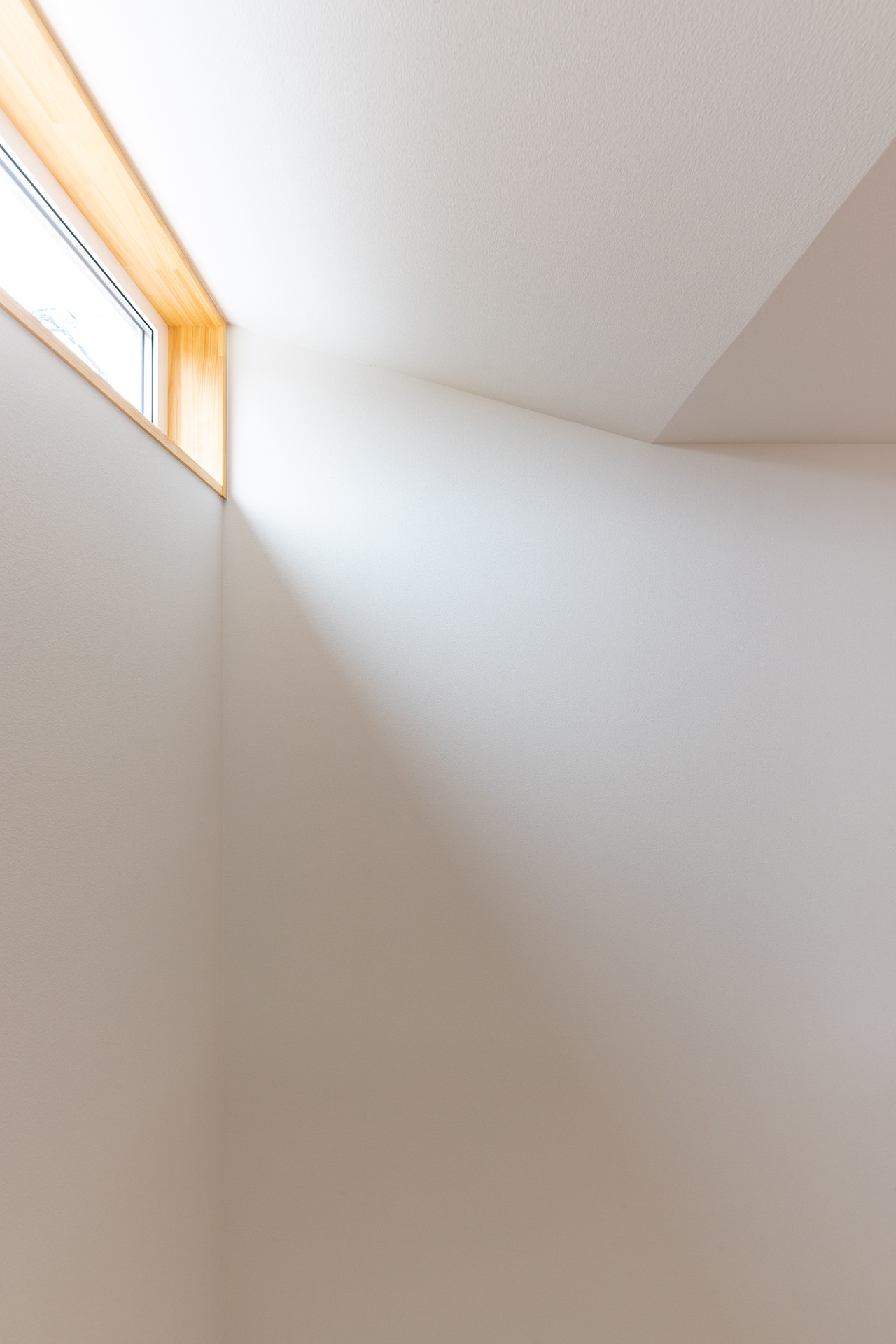 コンパクトな切妻屋根の家【松浜の家】の廊下写真